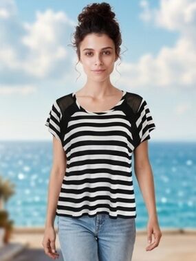Gibson Stripe Print Short Sleeve Scoop Neck Knit Top Blk and White Strip Med.